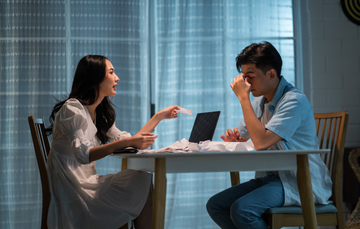 Vợ là trụ cột kiếm tiền và không chịu sinh con, bảo 'đưa 3 tỷ em mới yên tâm đẻ'