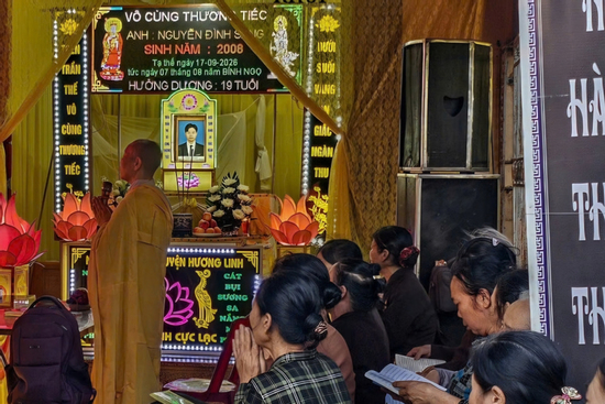 Bà ngoại nam sinh bị nước cuốn xuống cống: 'Cháu ngoan và thương mẹ lắm'