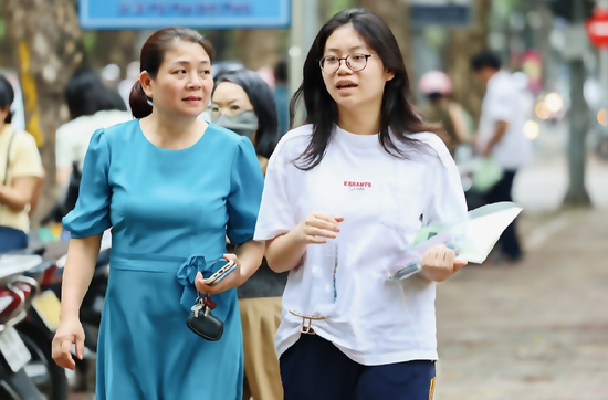 Đổ hàng chục triệu vào IELTS, học sinh, phụ huynh lo 'đổi luật' giữa chừng