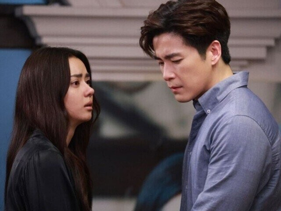Thuê giúp việc xinh đẹp chăm mẹ chồng, 2 tháng sau vợ chồng tôi ly hôn