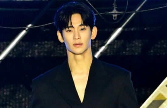 Hình ảnh khác lạ của Kim Soo Hyun