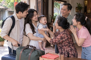 Chị gái đưa gia đình về quê chơi, tình cờ tôi đi ngang phòng anh chị rồi tấm tắc mãi về anh rể