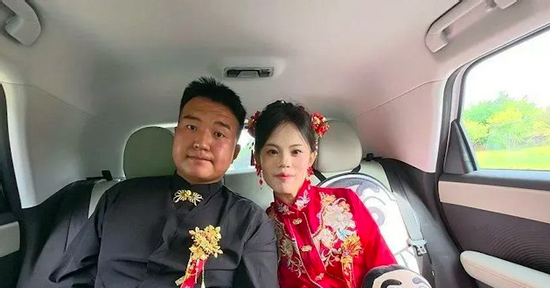 Đám cưới '3 không' chỉ tốn 58 triệu đồng, tiền tiết kiệm dành mua điện thoại