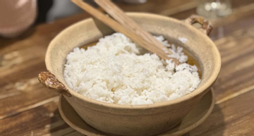 Người cao tuổi loại cơm khỏi bữa ăn hằng ngày, bác sĩ nội tiết nói gì?