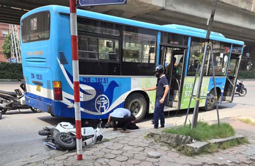 Nguyên nhân vụ tai nạn giữa xe buýt và xe máy khiến cô gái bị cuốn vào gầm