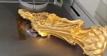 Bỏ 3,3 tỷ trúng đấu giá tượng vàng 24K, đại gia 
