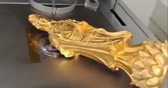 Bỏ 3,3 tỷ trúng đấu giá tượng vàng 24K, đại gia 