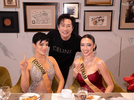 Chủ tịch Miss Grand International dành nhiều lời khen ngợi cho đại diện Việt Nam Emoura Phạm