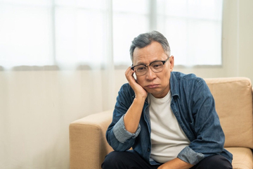 Sốc nghỉ hưu: Buổi sáng trước đây cả chục người chào, nay chỉ có vợ hỏi ăn gì