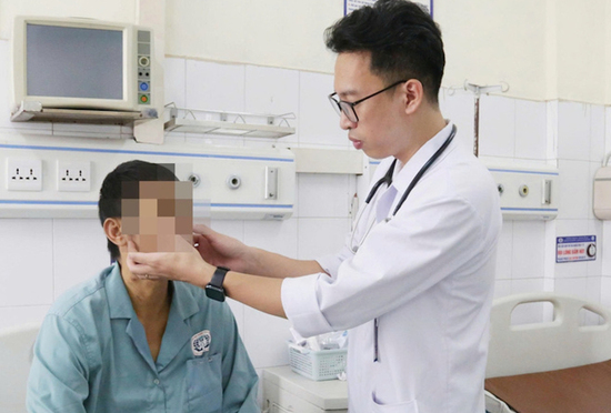 Người đàn ông suy gan cấp sau 1 tuần uống thuốc nam