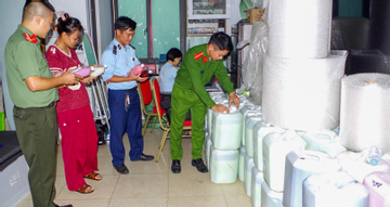 Kiểm tra kho rượu 'đặc sản' ở Ninh Bình, thu giữ gần 1.800 lít