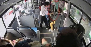 Xô đuổi hành khách xuống xe buýt ở TPHCM, nam nhân viên bị đình chỉ
