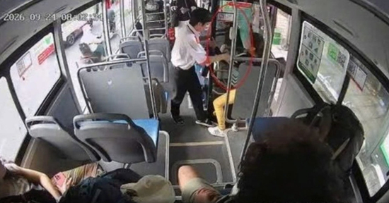 Xô đuổi hành khách xuống xe buýt ở TPHCM, nam nhân viên bị đình chỉ