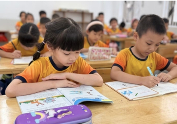 Phụ huynh học sinh lớp 1 than phiền, tối nào cũng 'đánh vật' với con đến khuya
