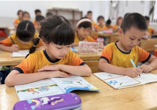 Phụ huynh học sinh lớp 1 than phiền, tối nào cũng 'đánh vật' với con đến khuya
