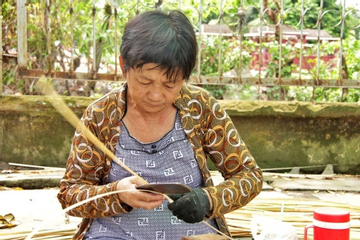 Theo nghề đan giỏ trạc từ năm 14 tuổi, U60 TPHCM đau đáu tìm người kế nghiệp