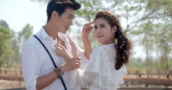 Trốn trong tủ quần áo định tạo bất ngờ cho vợ sắp cưới, nào ngờ em dẫn về nhà một người khiến tôi tức điên