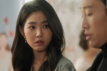 Món quà nhẫn kim cương đắt giá và lời chúc bất ngờ khiến người vợ trẻ ngỡ ngàng