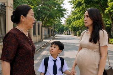Đưa con đi học lớp 1 tình cờ gặp lại mẹ chồng cũ, nhìn xuống bụng tôi mặt bà biến sắc
