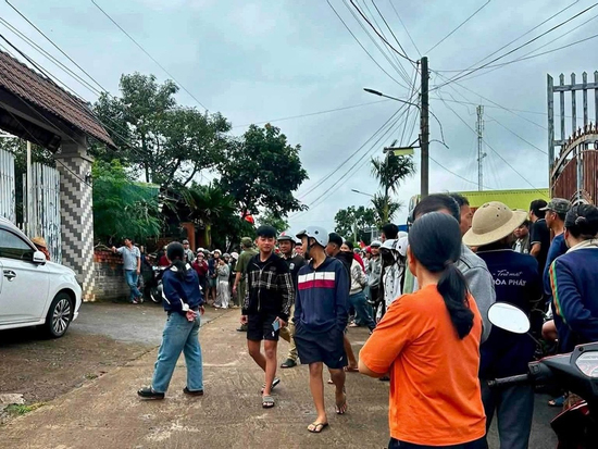 Mâu thuẫn tình cảm, gã trai đâm bạn gái tử vong