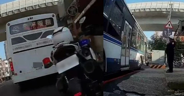 Người đàn ông lên xe buýt rồi tử vong thương tâm, đến 3 ngày sau hành khách mới phát hiện sự việc đau lòng