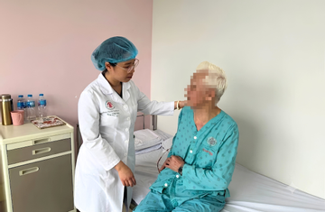 Cụ ông 84 tuổi mắc ung thư vú