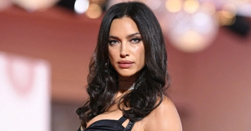 Tình cũ người mẫu của Ronaldo tuổi 40 vẫn sexy hết nấc