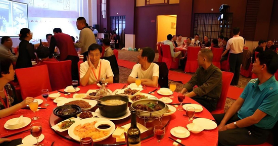 Họp lớp sau 15 năm, 5 người thu nhập 