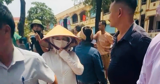 Phụ huynh bức xúc vì 2 ngày liên tiếp học sinh phải chờ cơm bán trú đến gần 13h