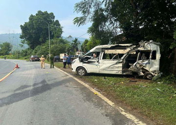 Xe đầu kéo tông ô tô khách ở Phú Thọ, 3 người thương vong